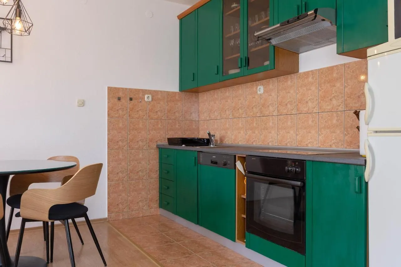 Vicia Faba Apartment Kastela